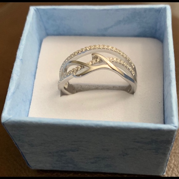 925 Sterling Silver Ring - Picture 2 of 5